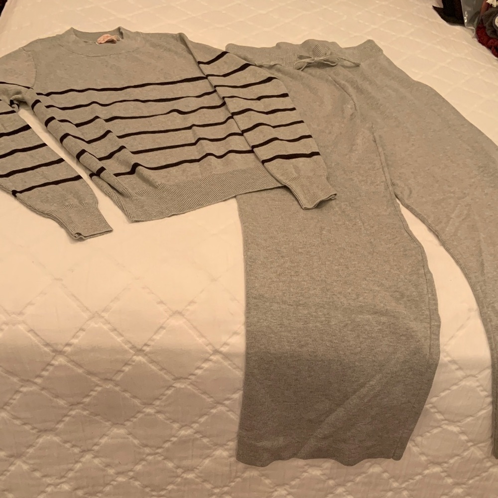 Women's Gray Striped Crew Neck Sweater & Pants set